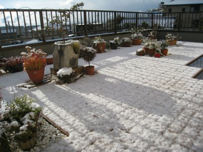 雪景色のベランダ
